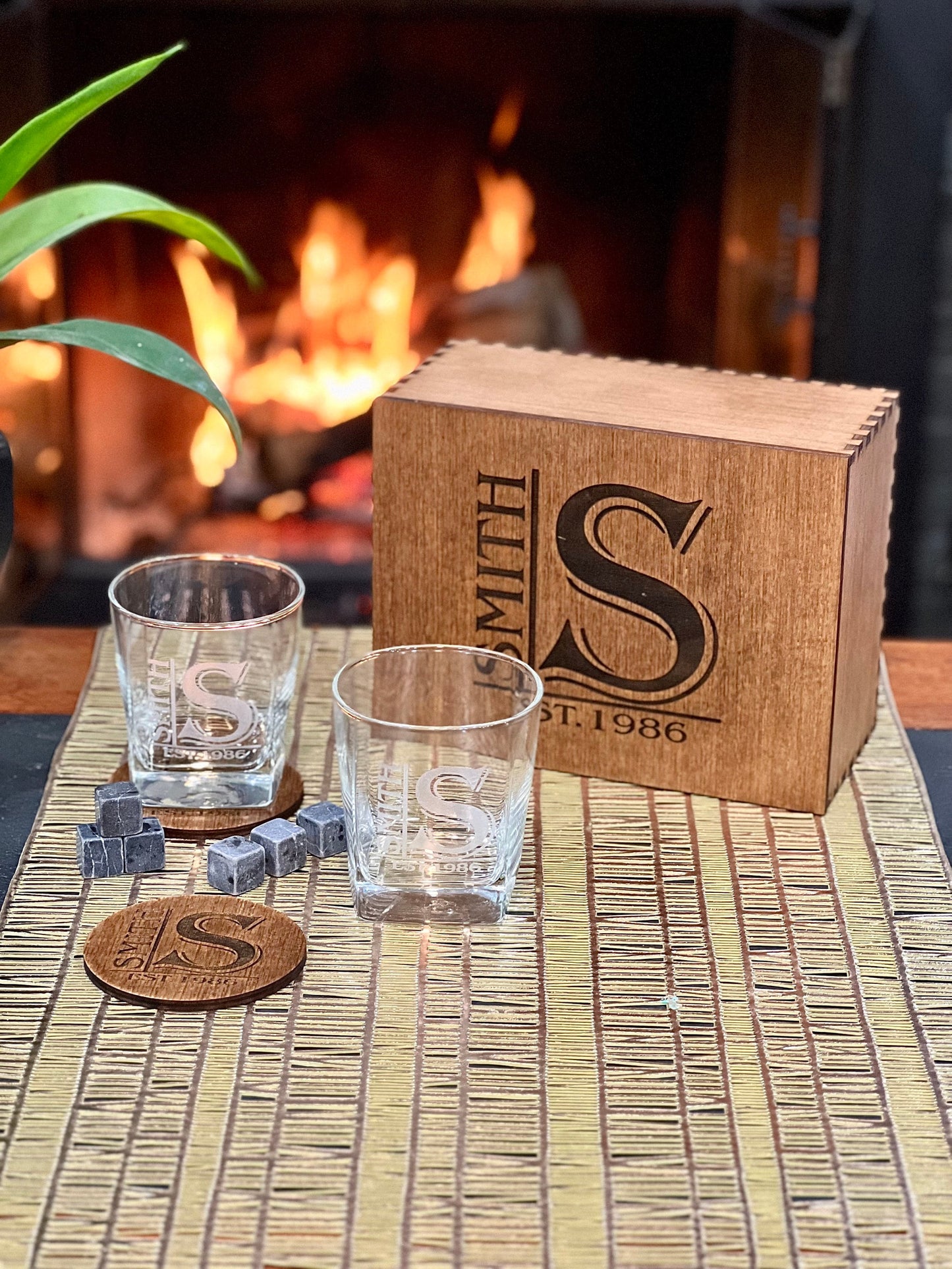 Personalized Whiskey Glasses, Custom Whiskey Glass Set, Whiskey Glasses in Wooden Box, Groomsmen Gifts, Fathers Day Gift, Gift for Him,