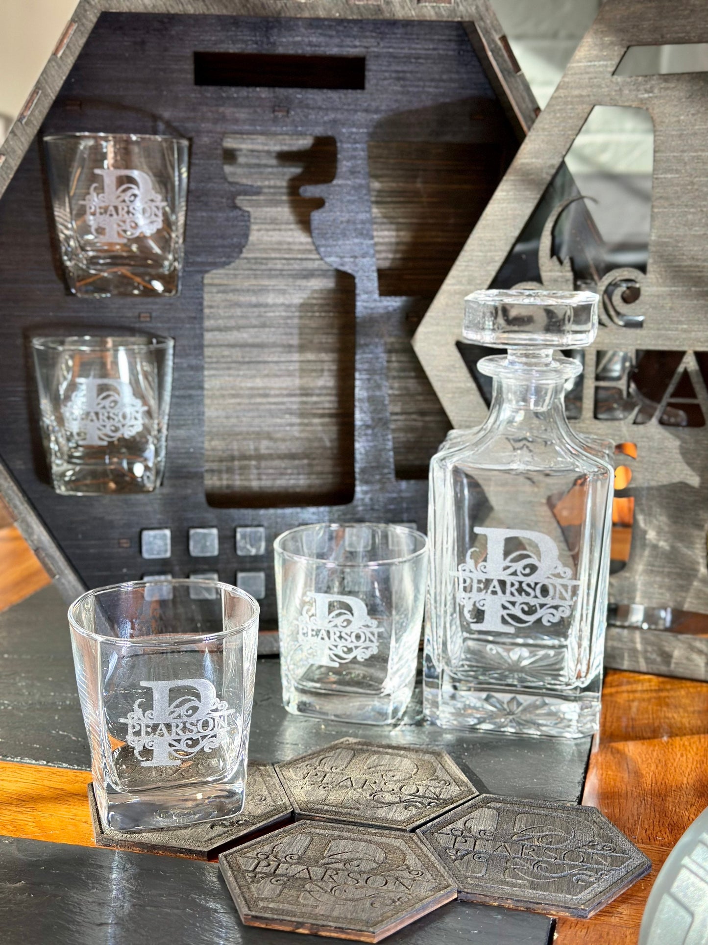 Christmas gift, Personalized Whiskey Decanter Set, Gift for Him, Fathers day gift, Bourbon glasses, Wedding gift for couple, Whiskey glasses